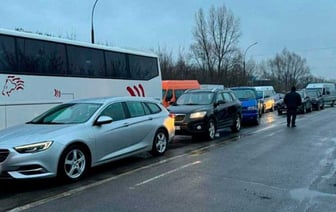 «Жесть и ад». Белорусы рассказали, как стоят в очереди на границе с Польшей