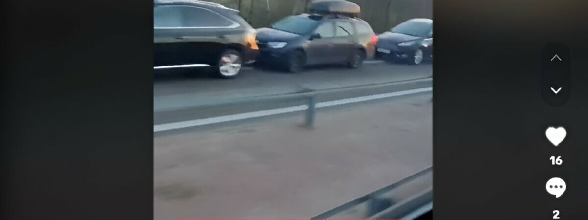 «Все машины пустые» — В Бресте на границе с Польшей заметили необычную очередь легковушек — Видео