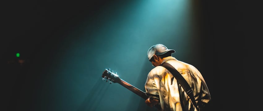 Российский юморист Святослав Ещенко выступит в Новополоцке с новой программой «Пора порадоваться!».