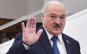 Лукашенко попросил «влиятельную страну» принять его с официальным визитом «в удобное время»
