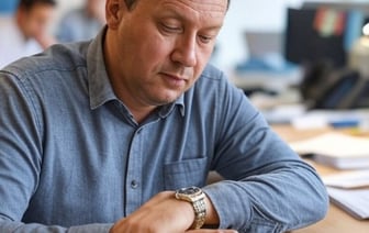 Может ли наниматель менять режим рабочего времени без согласия сотрудника? Пояснили в Минтруда
