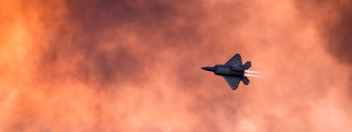 Superjet с неисправной гидравликой приземлился в аэропорту Красноярска