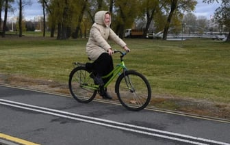 ГАИ просит пешеходов не выходить на велодорожки. Что грозит нарушителям?