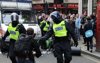 На карнавале в Лондоне задержали 90 человек