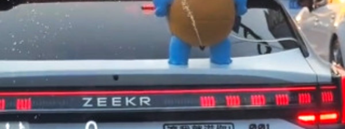 «Не сдержался…» — Китаец поставил на машину писающую черепашку, которая срабатывает при нарушении дистанции — Видео