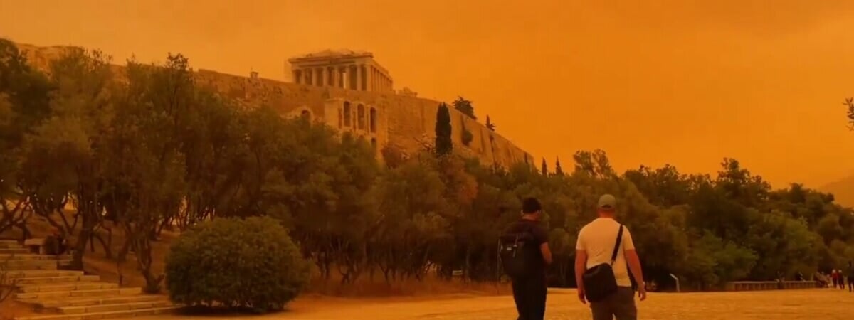 Греция превратилась в марсианский пейзаж из-за песка, принесённого из Сахары — Видео