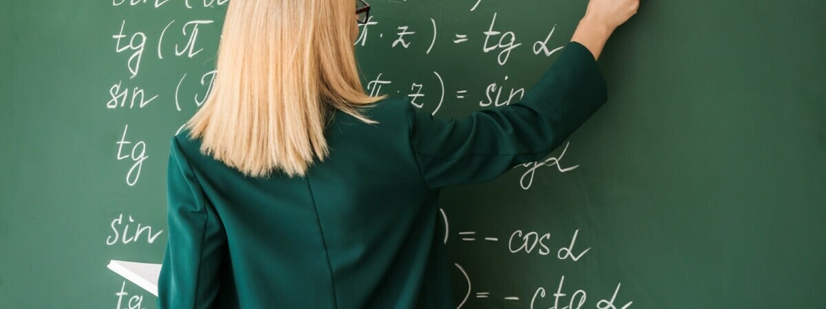 Минобразования Беларуси подняло зарплату всем педагогам с 1 января 2024. На сколько? — Официально