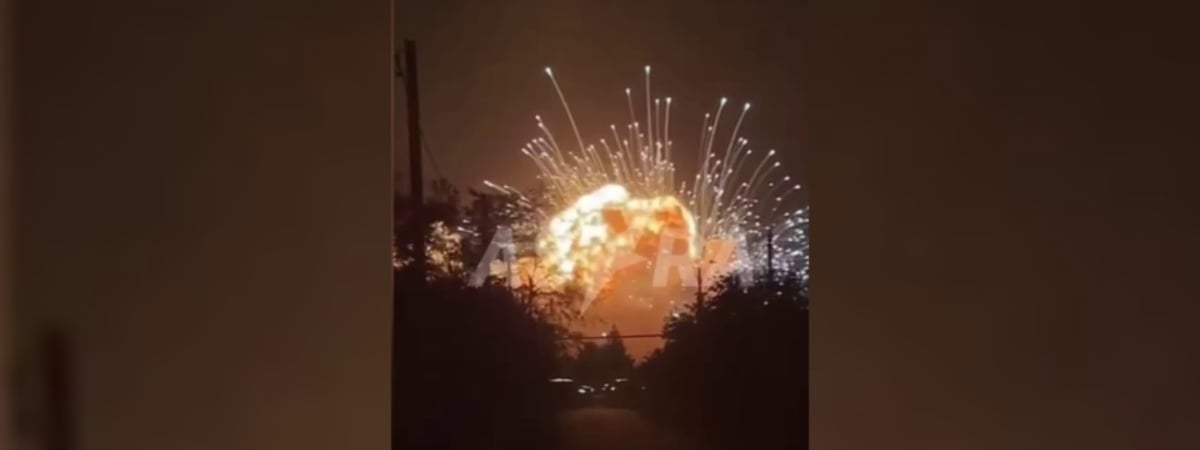 В России беспилотники подорвали два склада боеприпасов. Власти уже эвакуировали 1200 человек — Видео