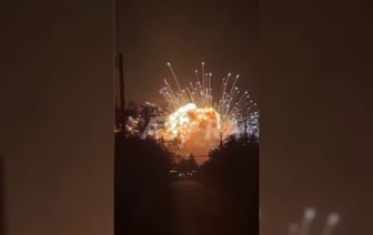 В России беспилотники подорвали два склада боеприпасов. Власти уже эвакуировали 1200 человек — Видео