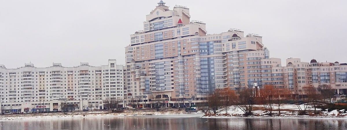На набережной в Минске поставили знаки, которых нет в ПДД. Что означают? — Фото
