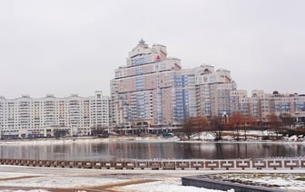 На набережной в Минске поставили знаки, которых нет в ПДД. Что означают? — Фото