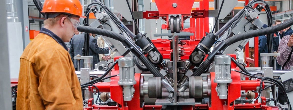 Крупные белорусские заводы объявили о повышении доплат за стаж для сотрудников и материальном поощрении молодёжи