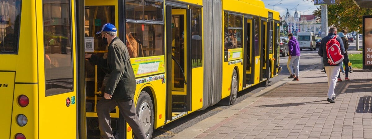 Зарплата — до 4000 рублей. «Минсктранс» позвал на работу более 40 водителей. Какие требования?