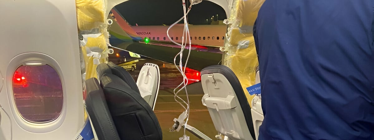 «Матери прижимали к себе детей, чтобы их не унесло ветром» – У Boeing 737 на высоте 5 км оторвало дверь — Видео