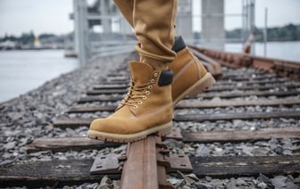 В 10 раз дешевле. БЕЛАЗ начал продавать «аналог» американских ботинок Timberland — Фото