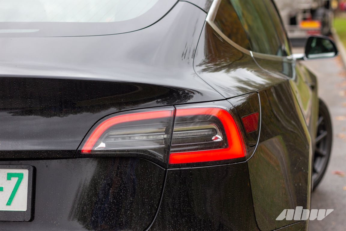 Женский взгляд на электромобиль: Людмила и ее Tesla Model 3
