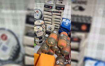 «Только от Нового года отошли» — Случчанка показала, что местный маслосырзавод подарил работникам на гендерные праздники. В комментариях массовая зависть — Видео