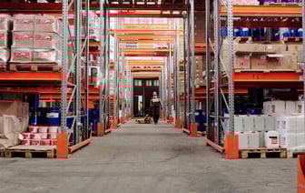 Больше суток горит атакованная дронами нефтебаза в Ростовской области