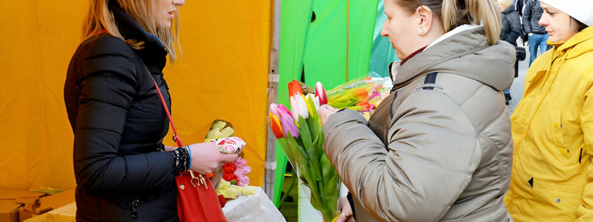 Штраф до 2000 руб. В налоговой предупредили, кому нельзя продавать цветы к 8 марта