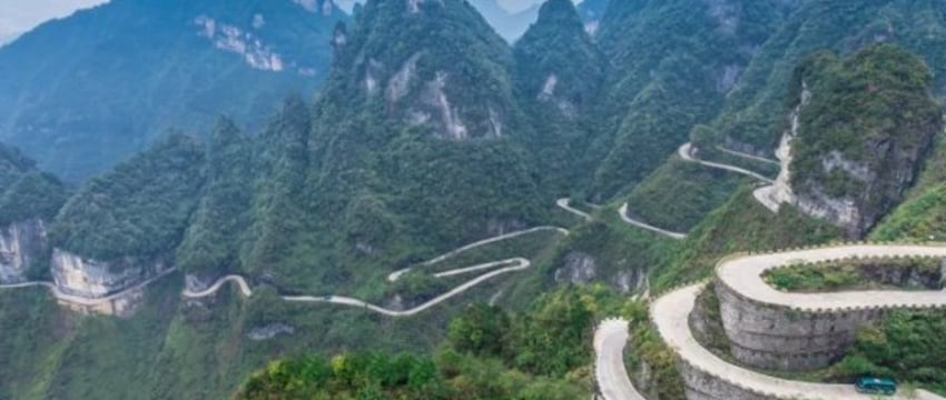 Красивые, опасные и... скучные: самые необычные дороги мира