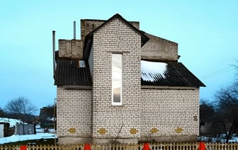 Цена — 40 рублей. На Гродненщине выставили на продажу кирпичный дом с отоплением, водопроводом и канализацией — Фото