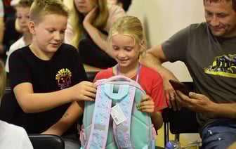 От души. Как в Гомеле помогают собрать детей к школе