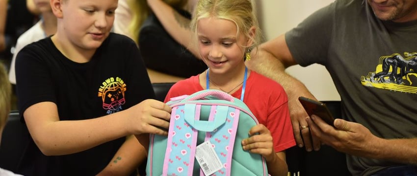 От души. Как в Гомеле помогают собрать детей к школе