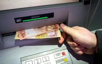 Один из банков Беларуси разрешил пополнять карту наличными без самой карты. Это как?