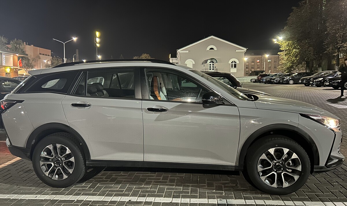 Белорусы рассказали, как дёшево съездили на море на китайском кроссовере