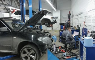Можно ли приезжать к дилеру для ремонта со своими запчастями? Эксперты объяснили белорусам — Полезно