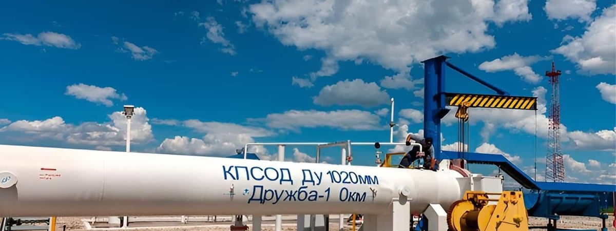 Глава МИД Венгрии заявил о приостановке поставок российской нефти из-за атаки дрона