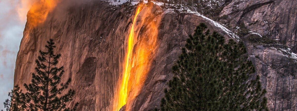 «Захватывает дух!» — Видео с «огненным водопадом» удивило сотни тысяч пользователей — Видео