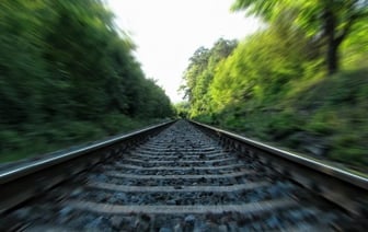 Трагедия в Беларуси: поезд сбил парня, который шел в наушниках