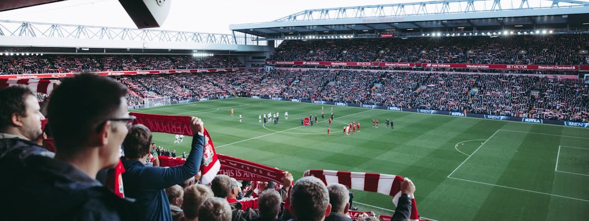Футбольные фанаты в Польше ворвались на тренировку и избили тренера‑беларуса