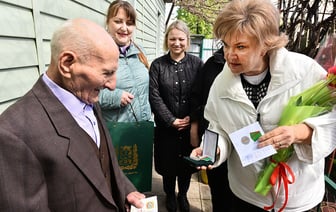 В Гомеле вручают юбилейные награды ветеранам
