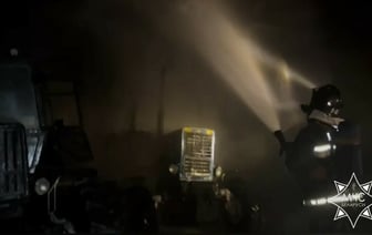 Под Минском загорелись автомастерские — Видео