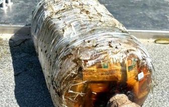 В Литву приплыла 19-литровая бутылка с белорусскими сигаретами