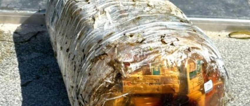 В Литву приплыла 19-литровая бутылка с белорусскими сигаретами