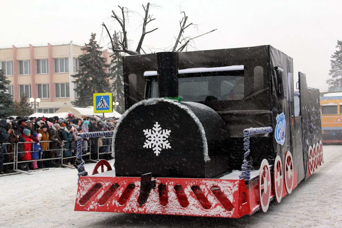Парад стилизованных машин прошел сегодня на фестивале «Берестейские сани» в Пинске