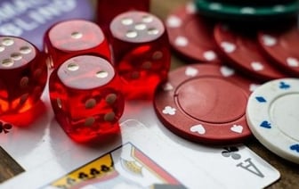 Житель Столинского района обманул 39 человек на 26 тыс. рублей, которые проиграл на ставках в онлайн-казино