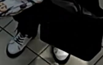 Мужчина нашел в магазине золотую цепочку и забрал ее себе. Теперь он фигурант уголовного дела