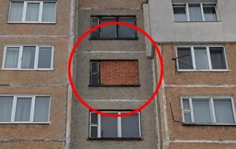В Беларуси владелец квартиры заложил окно кирпичами