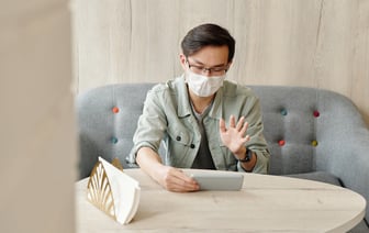 Lenovo представила сверхтонкий ноутбук, который заряжается от солнечного света