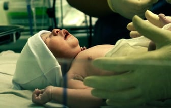 В Бразилии изнасиловали девочку, которой было всего пять дней от роду. Полиция подозревает родственника, но семья его выгораживает