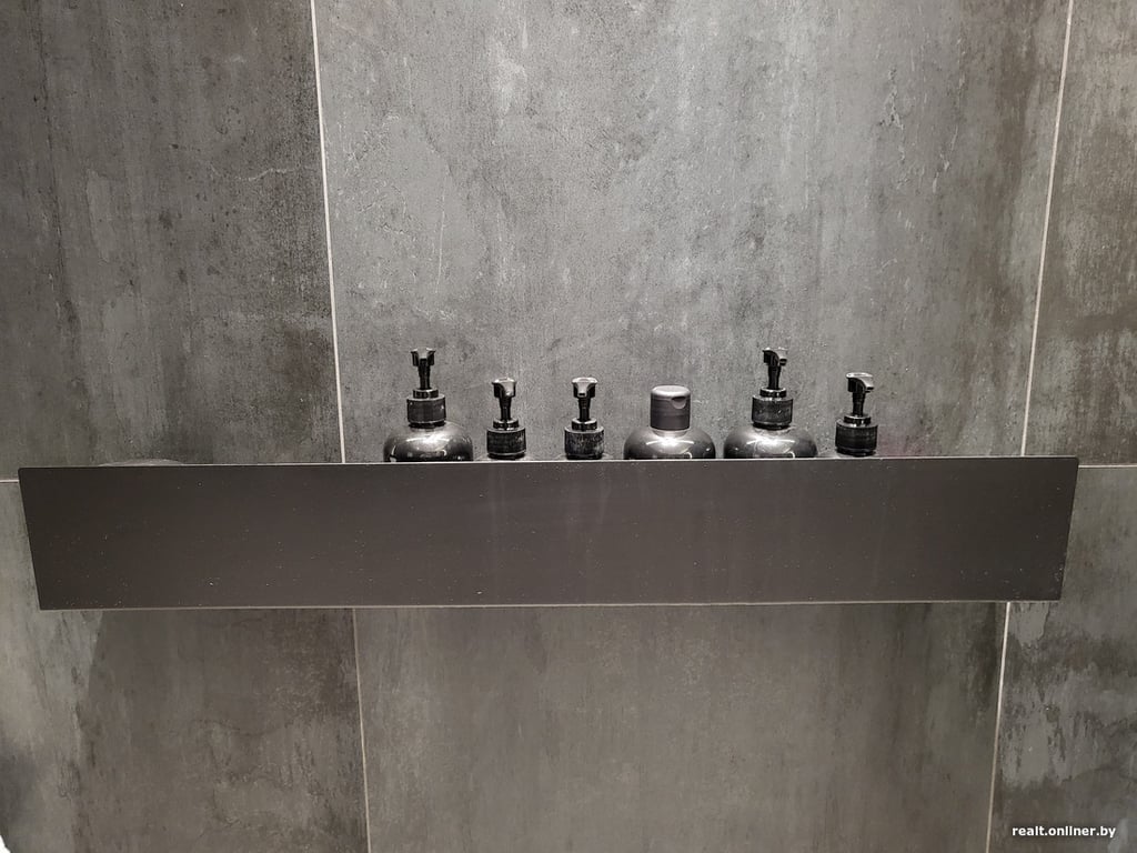 Пара белорусов потратила солидную сумму, чтобы сделать из санузла «черную жемчужину»