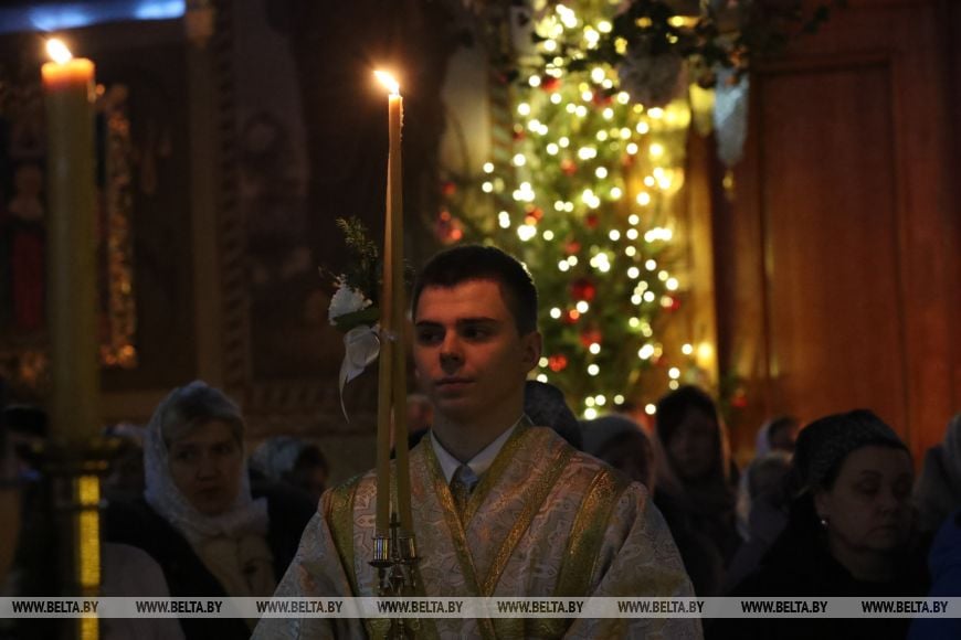 Праздничное рождественское богослужение проходит в Свято-Симеоновском кафедральном соборе Бреста