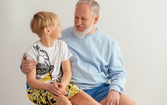 Могилевчанин не сдержал эмоции и схватил за шею подростка, угрожая тому расправой. Парень вроде и был виноват, но судить теперь будут мужчину