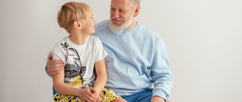 Могилевчанин не сдержал эмоции и схватил за шею подростка, угрожая тому расправой. Парень вроде и был виноват, но судить теперь будут мужчину