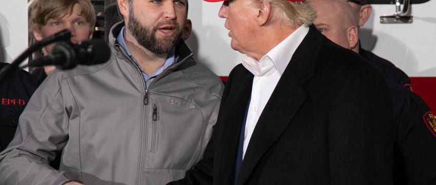 Вице-президент республиканцев Джей Ди Вэнс поприветствовал Трампа перед ключевым выступлением.