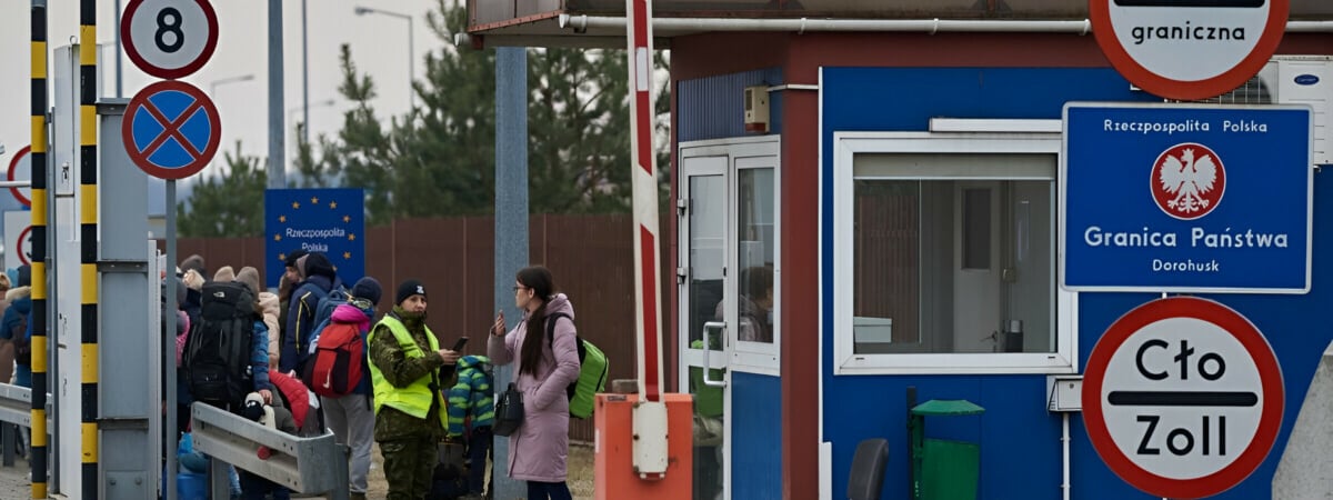 Туск предложил ужесточить миграционную политику в Польше. Что будет с «картами поляка» и разрешениями на работу и учебу?